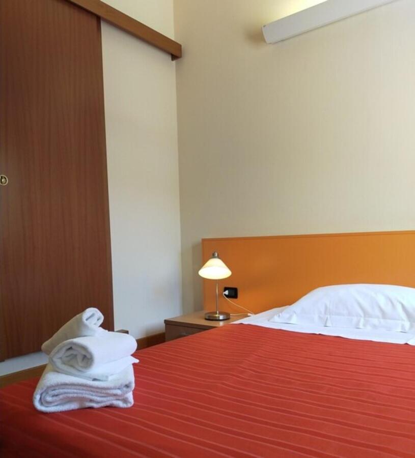 Accanto Al Centro B&B Прато Экстерьер фото